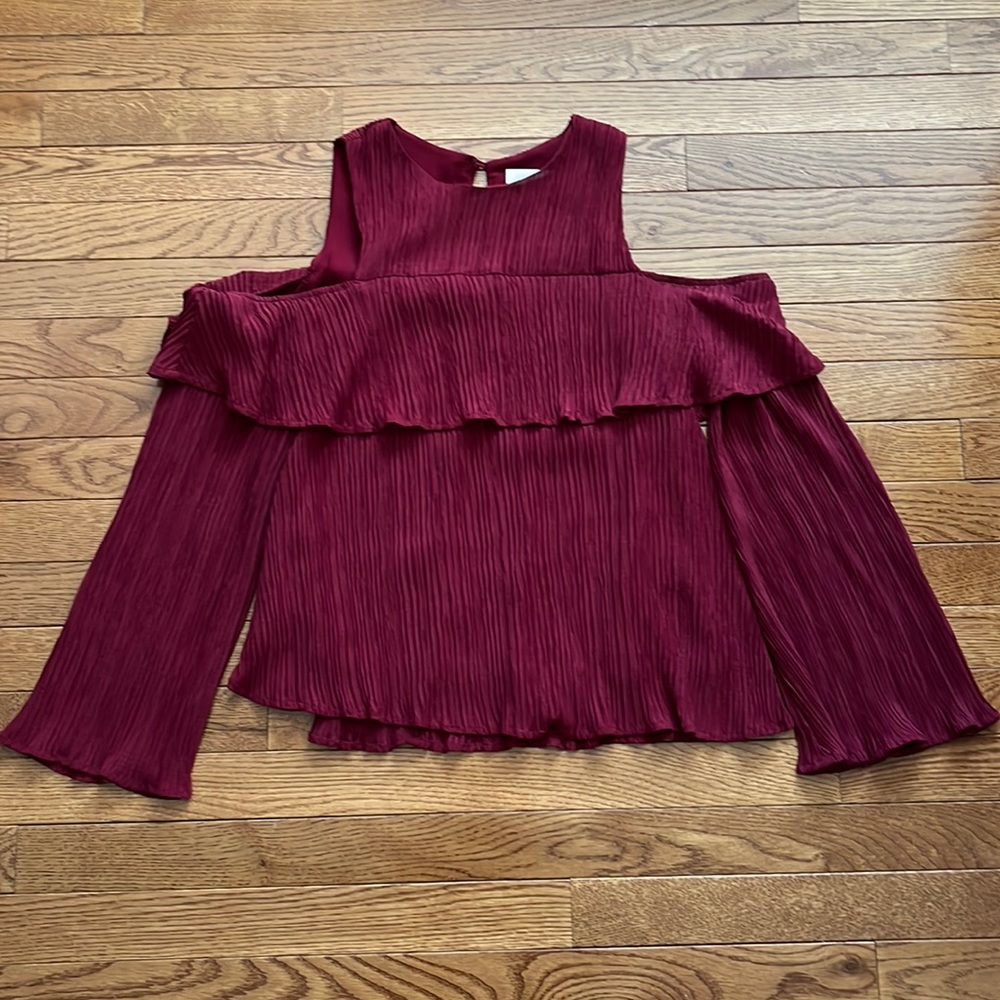 J.O.A. Cold shoulder top